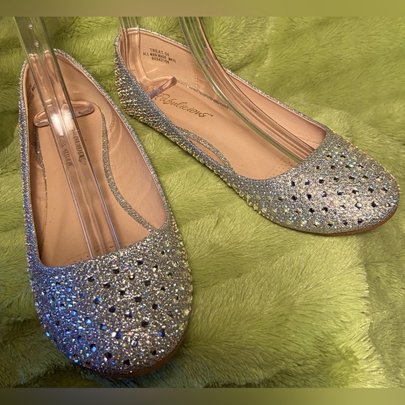 Silver Glitter Round Ballet Flat Shoes W- Rhinestone Detail